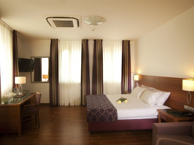Hotel Galileo Prague Ngoại thất bức ảnh